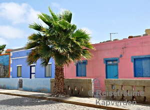 Insel Sal - Hafenort Palmeira - bunte Häuser