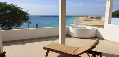 Boutique-Hotel Casa Evora - Maio - Suite Cesaria - Sonnenterrasse mit Massagebadewanne