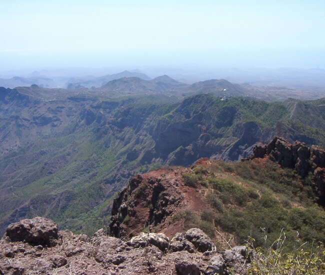 Kapverdische Insel Santiago - Pico Atonia - Blick zum Radarberg Monte Txota