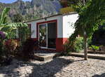 Santo Antão: Hotel Casa Maracujá - roter Bungalow mit Planzen