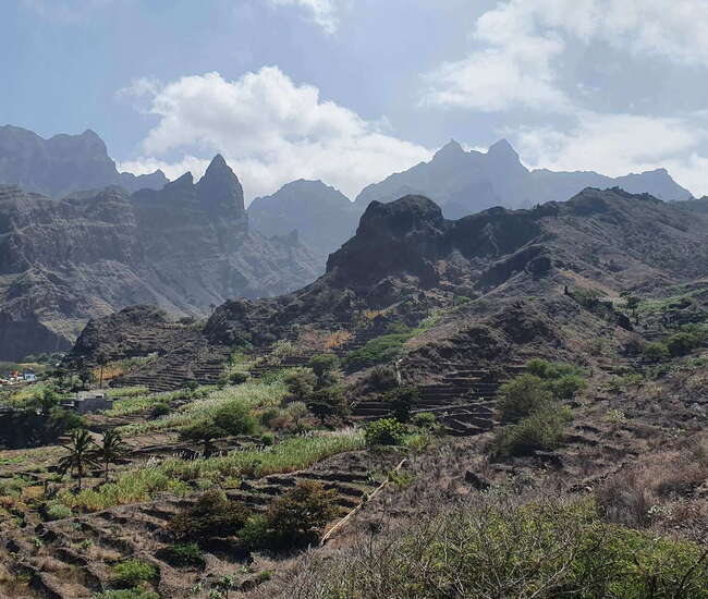 Hohe Berge und Felsen auf Santo Antão