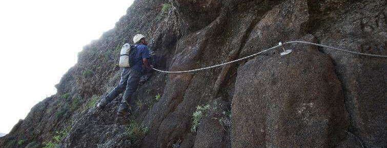 auch wenn es nicht so aussieht, eher wandern als klettern ;-) nach etwa 2/3 hat man die Wahl ein Y zu machen, d.h. rechter Schenkel hoch, oben auf der Krete (ca 20min nach links), dann den linken Schenkel wieder runter.